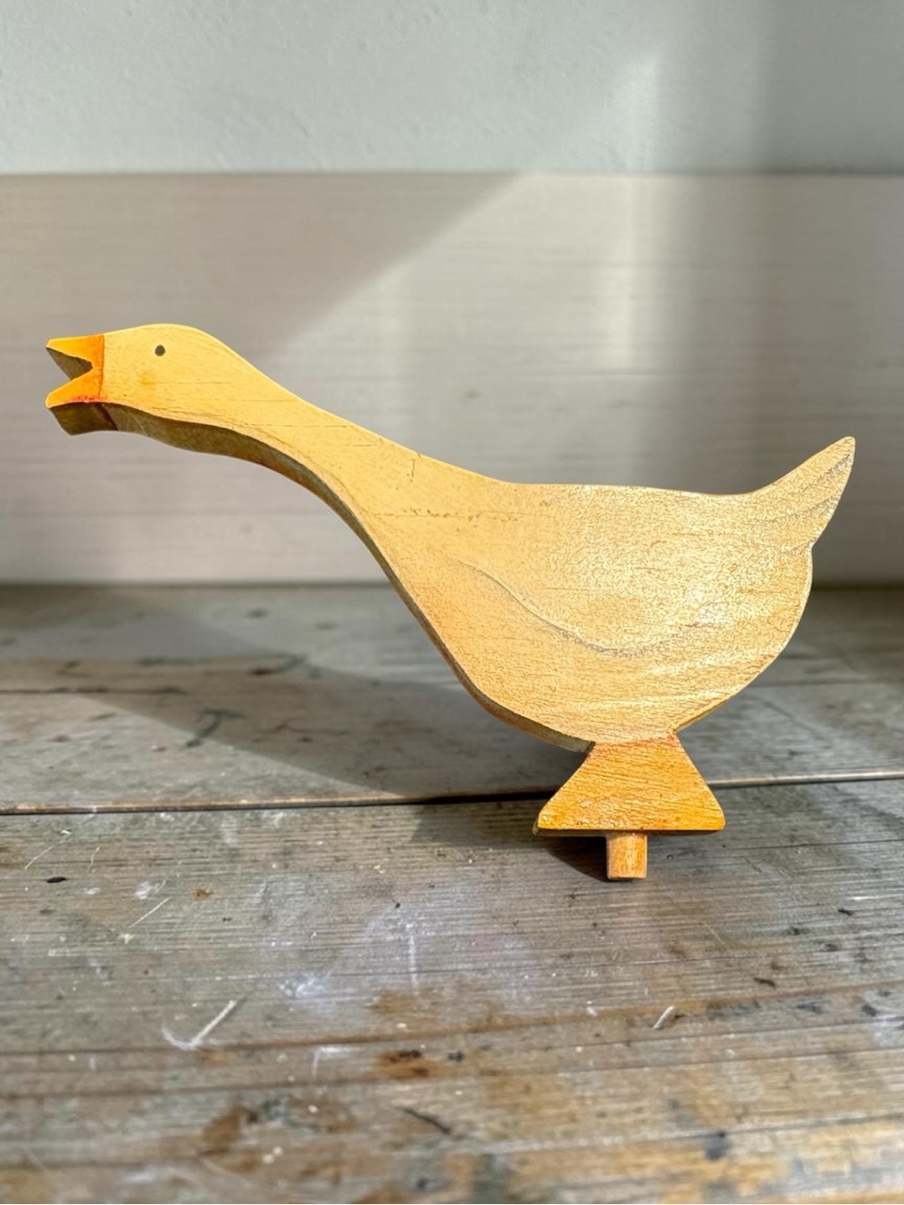RARE Vintage Wood Folk Art Amish Girl & Goose On Heart Shelf W/ Pegs 8” Wide Key - Picture 10 of 16